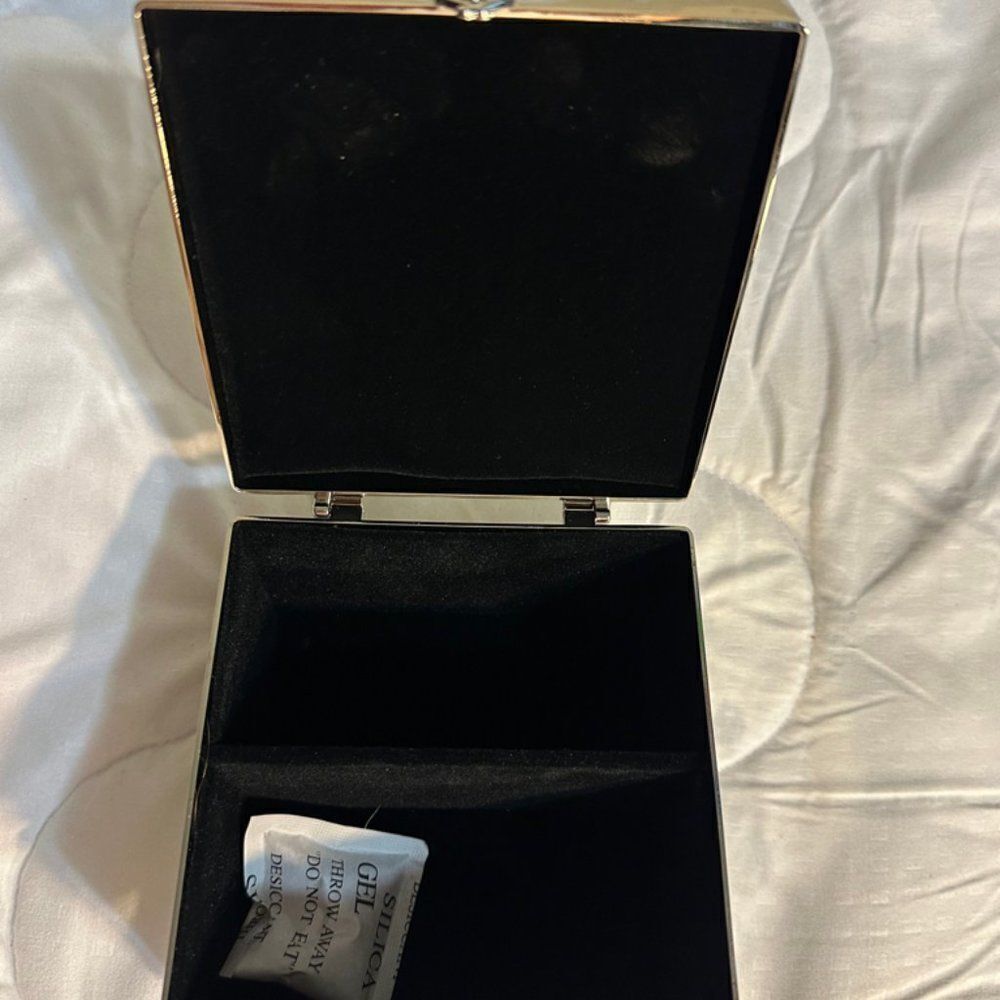 Shiny Jewelry Box - Picture 3 of 9
